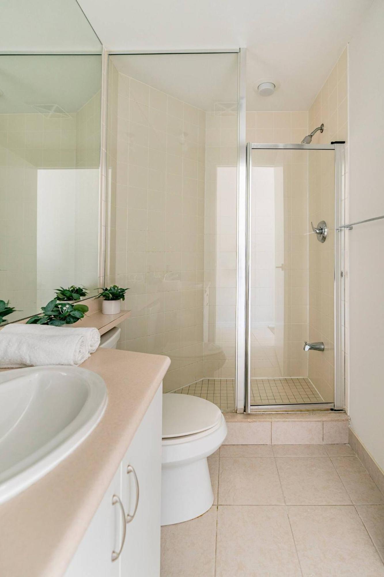 Luxury Suites Steps To Cn Tower トロント エクステリア 写真